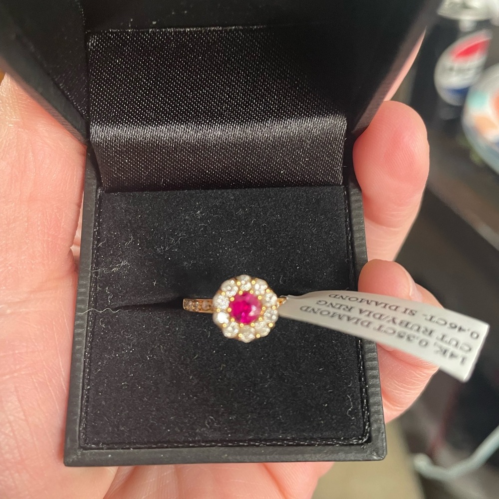 14k Gold , 0.35 ruby and 0.46 ct si diamond ring
